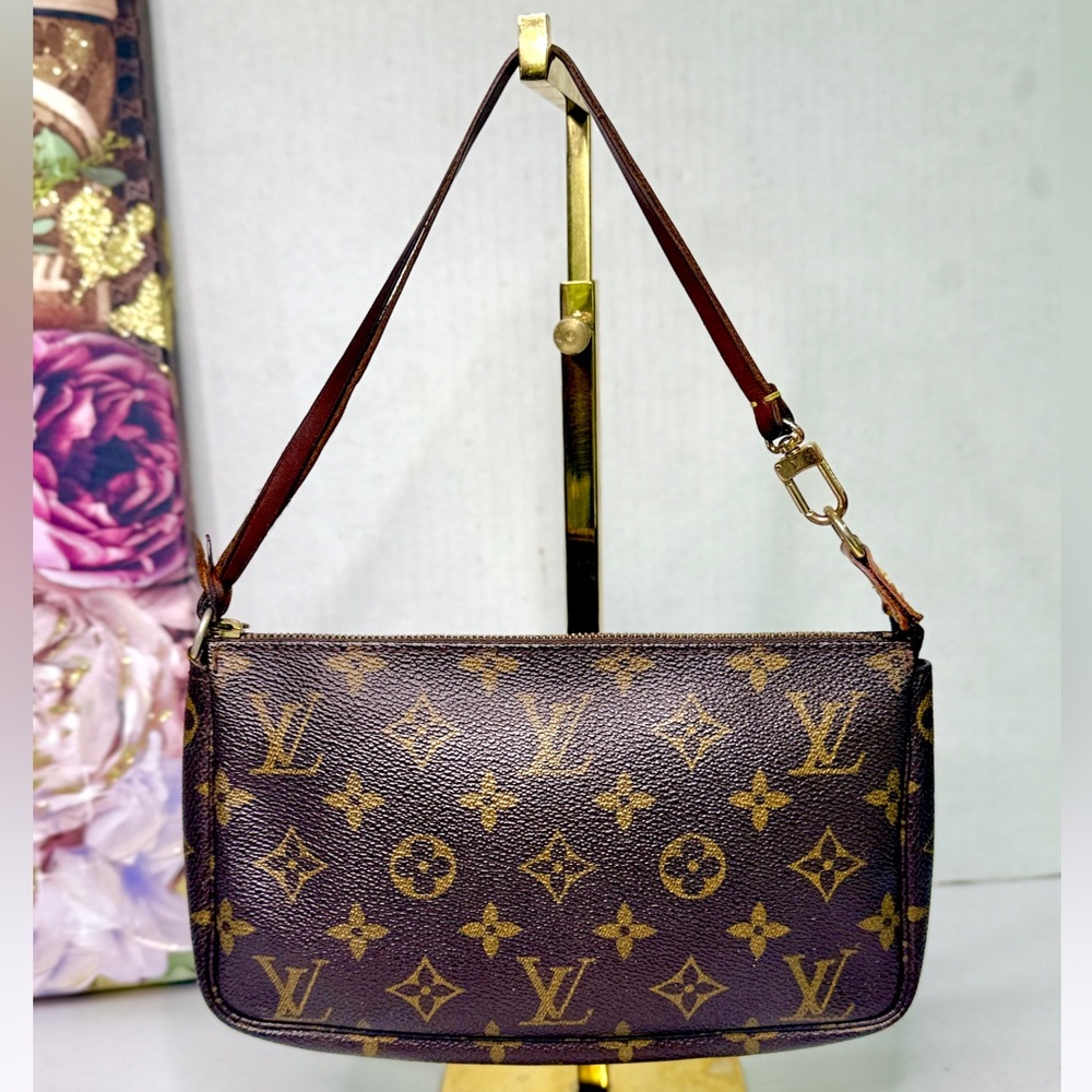 SOLD! LOUIS VUITTON Pochette Accessories